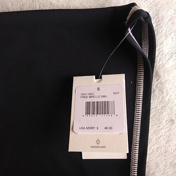 NWT Volcom Youth Long-sleeved Rash Guard in Firebird Pattern - Picture 9 of 11